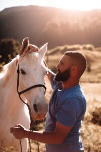 Foto de Oscar Fonseca: Cowboy, construtor, guia nativo, nutricionista e manejo de equinos